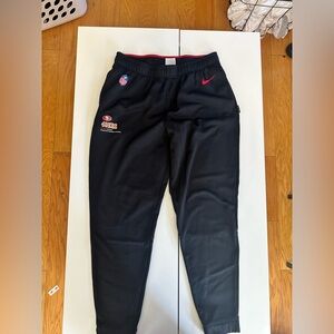 49ers on field sweats